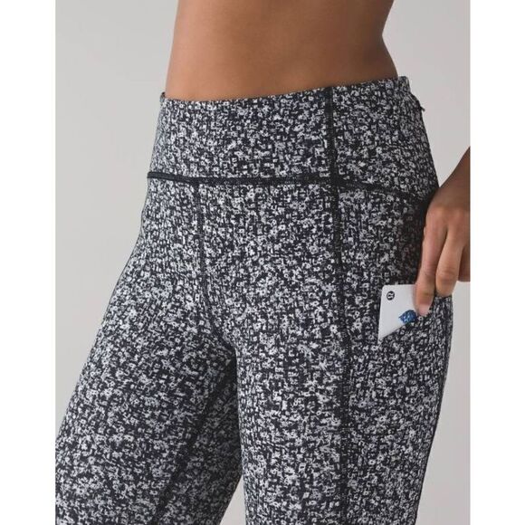 Lululemon Sole Training Crop Daisy Dust Alpine White Black / Black Size 8 - Picture 8 of 12
